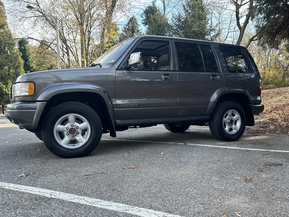 1995 Isuzu Trooper - Image 8 of 31