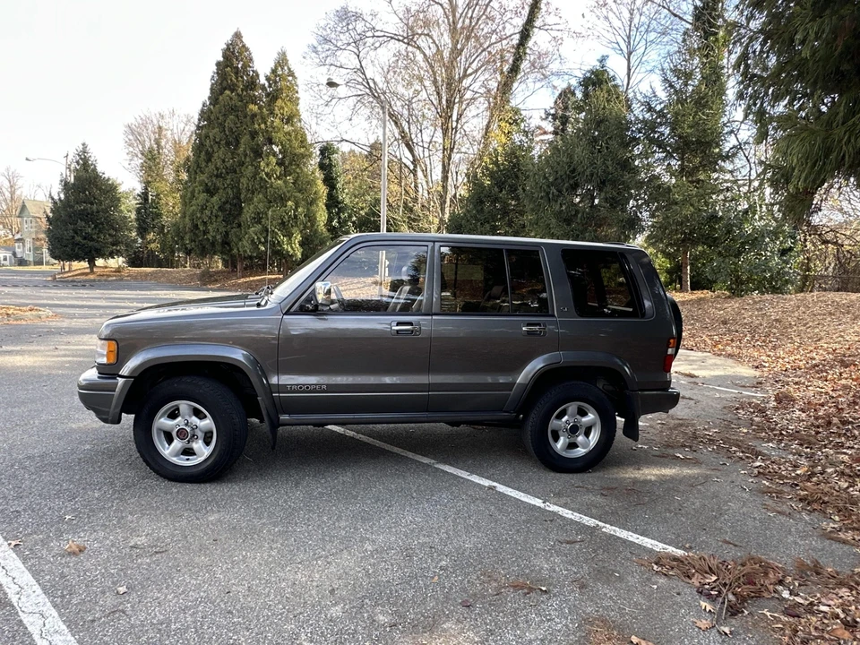 1995 Isuzu Trooper - Image 9 of 31