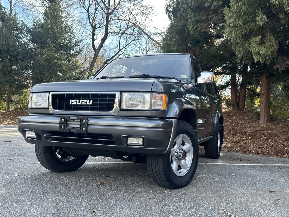 1995 Isuzu Trooper - Image 2 of 31