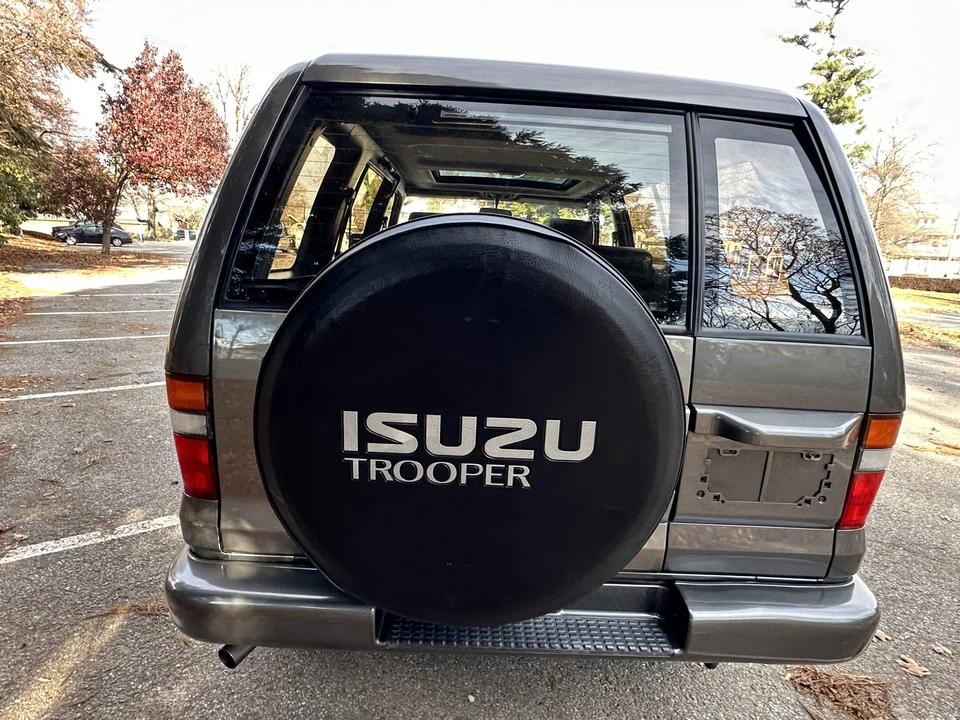 1995 Isuzu Trooper - Image 14 of 31