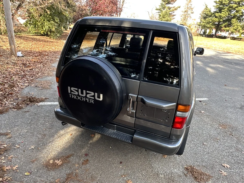 1995 Isuzu Trooper - Image 16 of 31