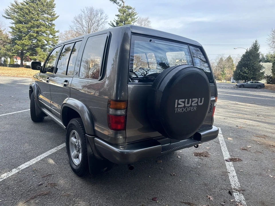 1995 Isuzu Trooper - Image 11 of 31