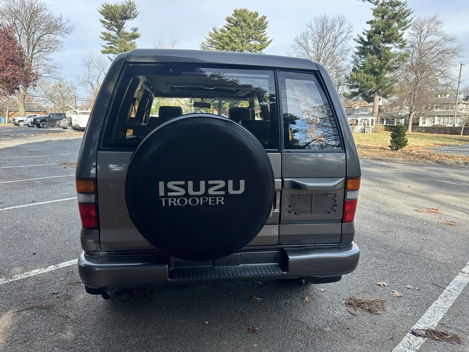 1995 Isuzu Trooper - Image 12 of 31
