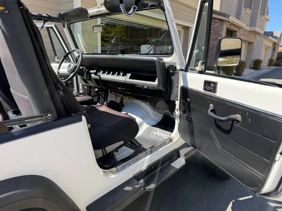 1995 Jeep YJ Wrangler - Image 10 of 17