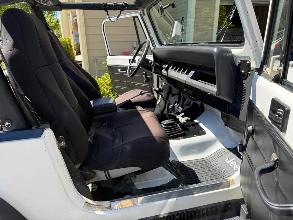 1995 Jeep YJ Wrangler - Image 9 of 17