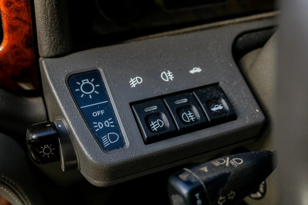 1995 Jaguar X300 XJ - Image 15 of 30