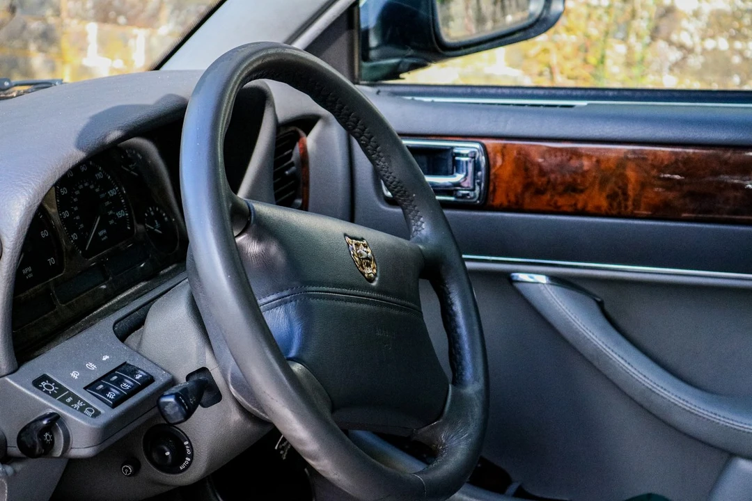 1995 Jaguar X300 XJ - Image 12 of 30