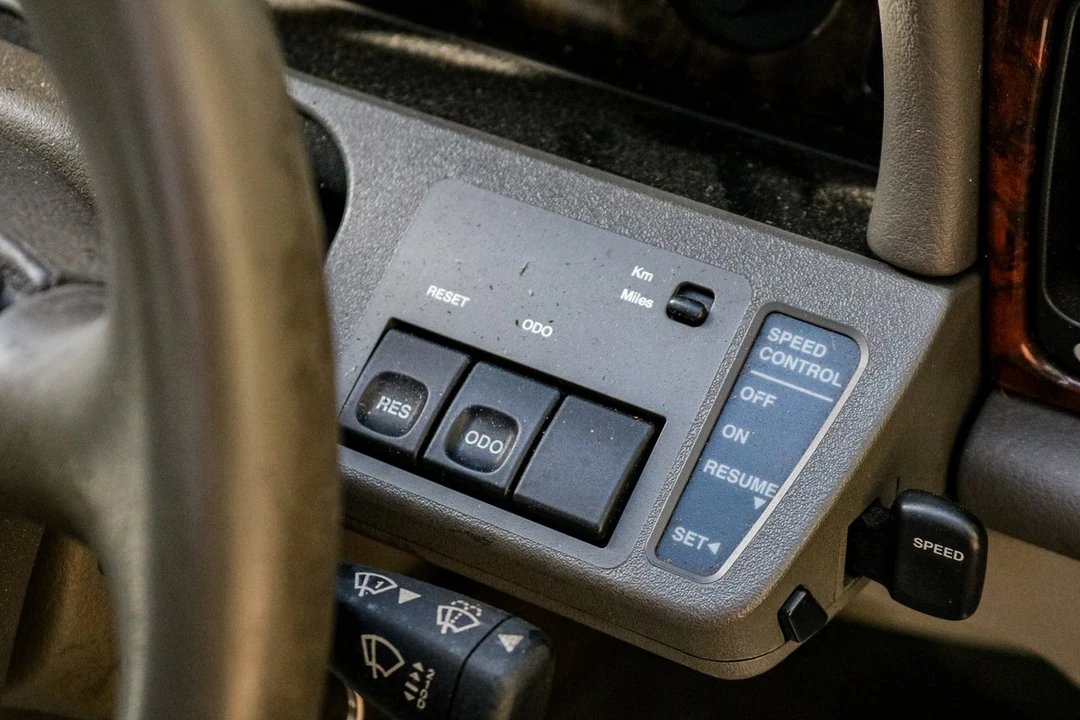 1995 Jaguar X300 XJ - Image 16 of 30