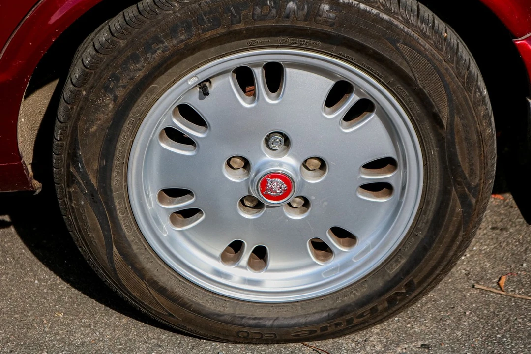 1995 Jaguar X300 XJ - Image 10 of 30