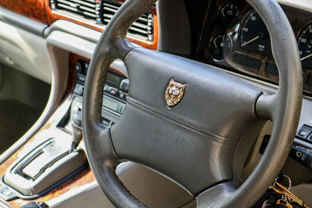 1995 Jaguar X300 XJ - Image 13 of 30