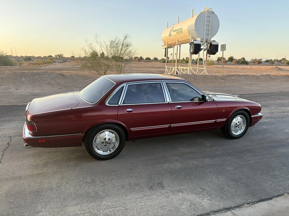 1995 Jaguar X300 XJ - Image 16 of 31