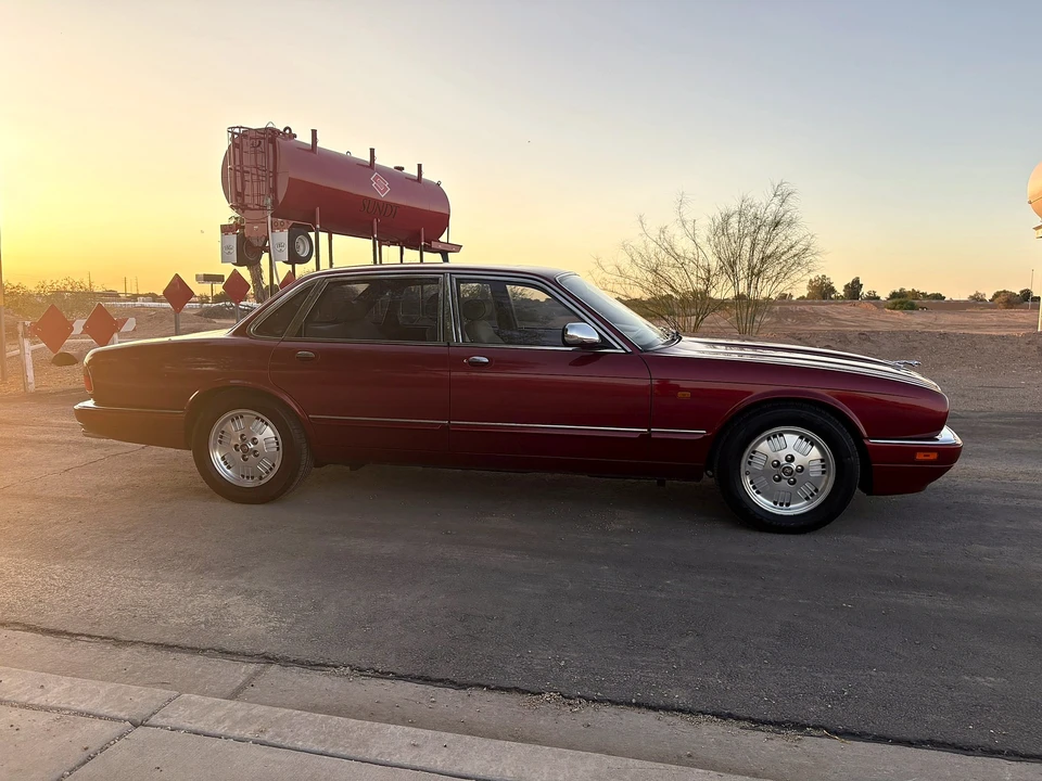 1995 Jaguar X300 XJ - Image 14 of 31