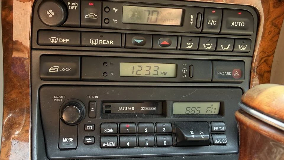 1995 Jaguar X300 XJ - Image 10 of 24