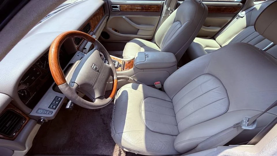 1995 Jaguar X300 XJ - Image 11 of 24