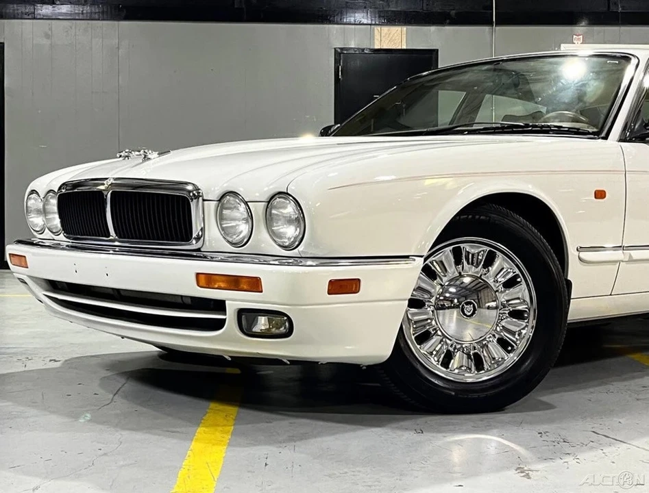 1995 Jaguar X300 XJ - Image 2 of 21