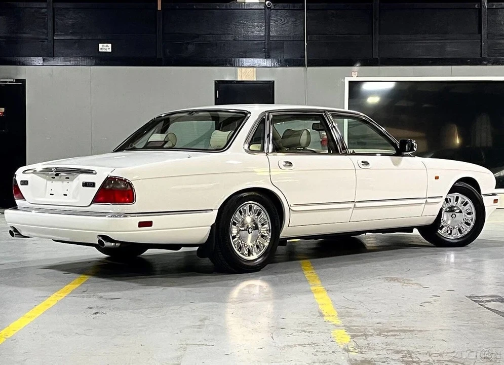 1995 Jaguar X300 XJ - Image 10 of 21