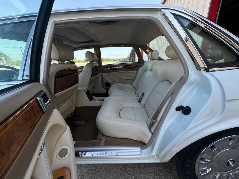 1995 Jaguar X300 XJ - Image 14 of 21