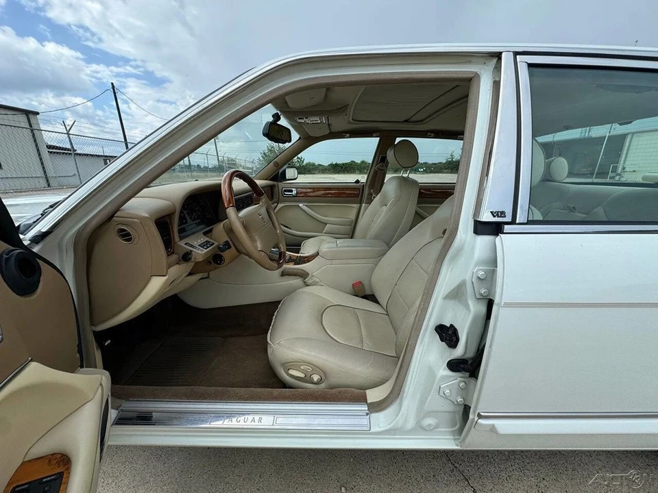 1995 Jaguar X300 XJ - Image 11 of 21