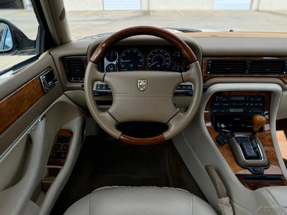 1995 Jaguar X300 XJ - Image 16 of 21