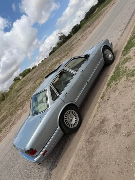 1995 Jaguar X300 XJ - Image 2 of 8
