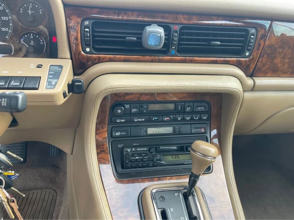 1995 Jaguar X300 XJ - Image 4 of 16
