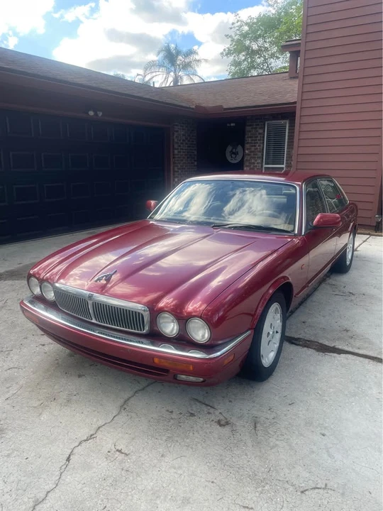 1995 Jaguar - Image 2 of 16
