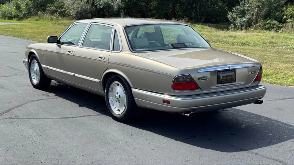 1995 Jaguar X300 XJ - Image 5 of 20