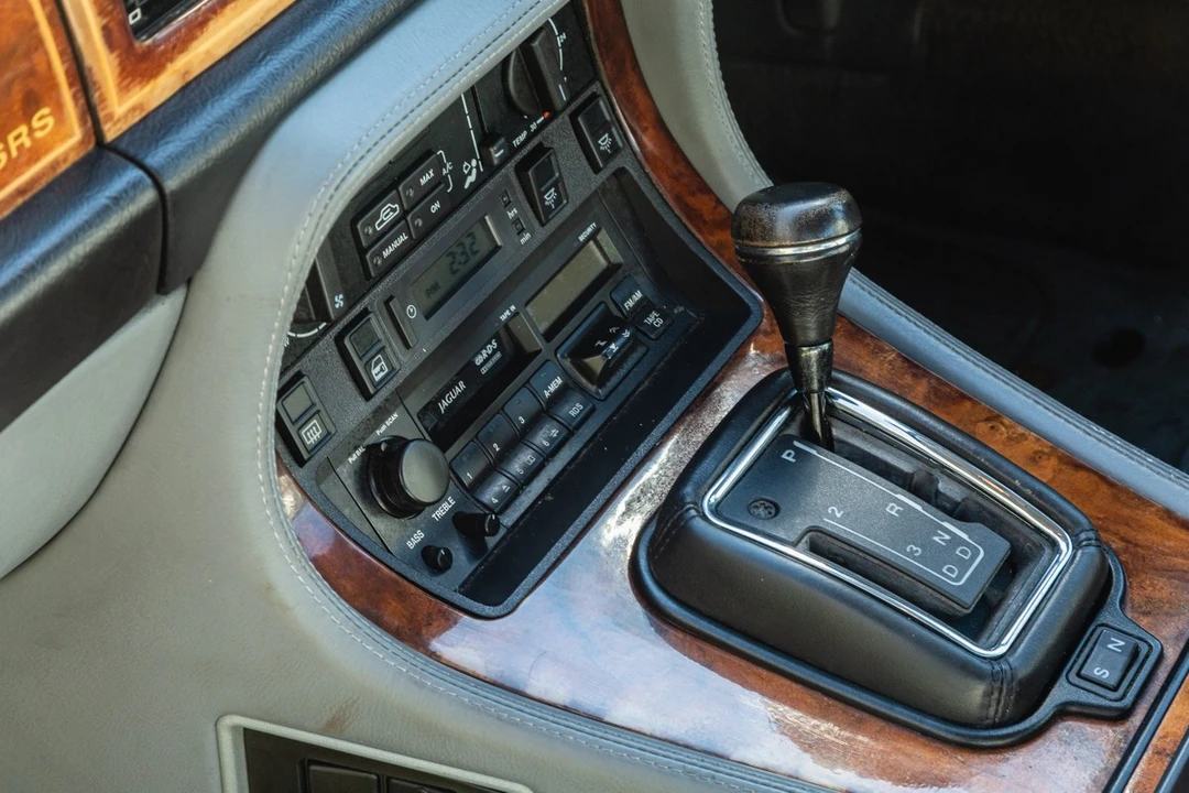1995 Jaguar XJ40 XJ - Image 17 of 30