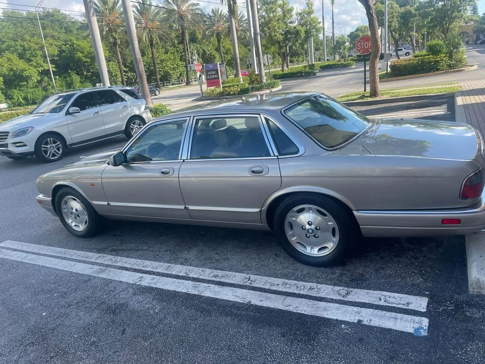 1995 Jaguar X300 XJ - Image 5 of 12