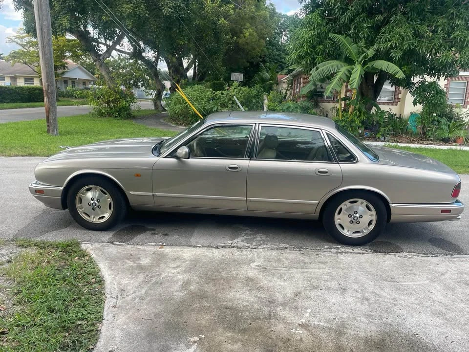 1995 Jaguar X300 XJ - Image 3 of 12