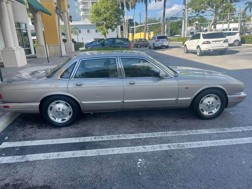 1995 Jaguar X300 XJ - Image 6 of 12
