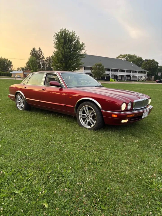 1995 Jaguar X300 XJ - Image 2 of 10