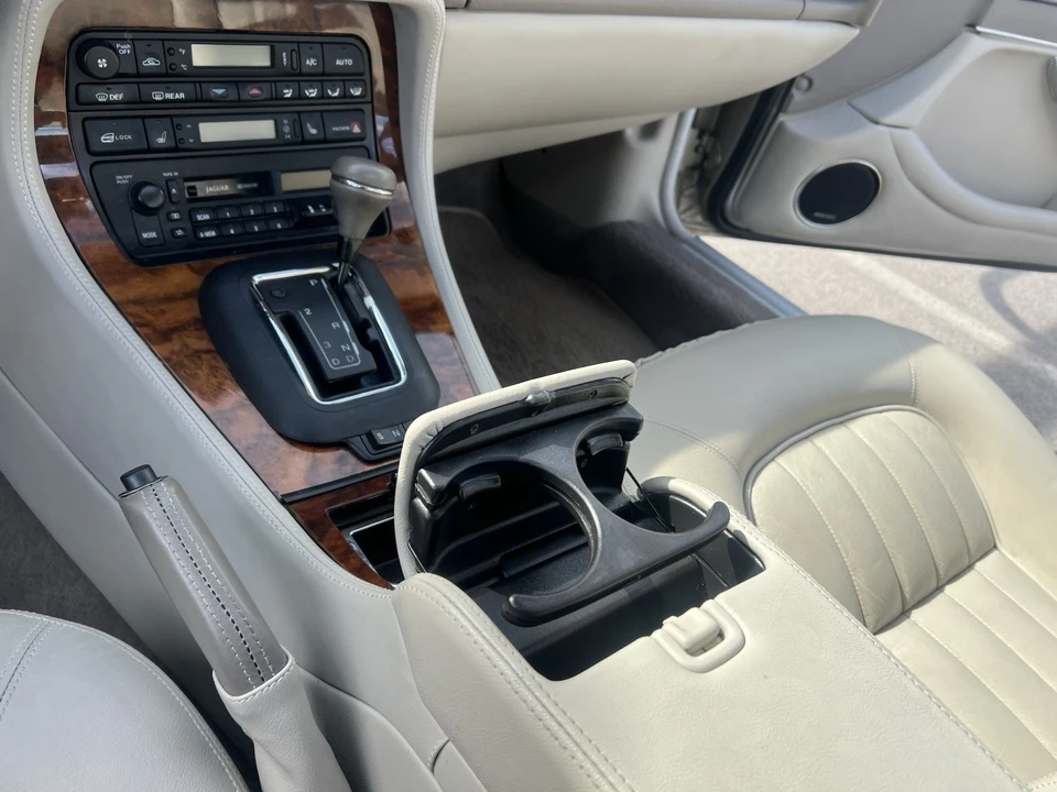 1995 Jaguar X300 XJ - Image 16 of 24
