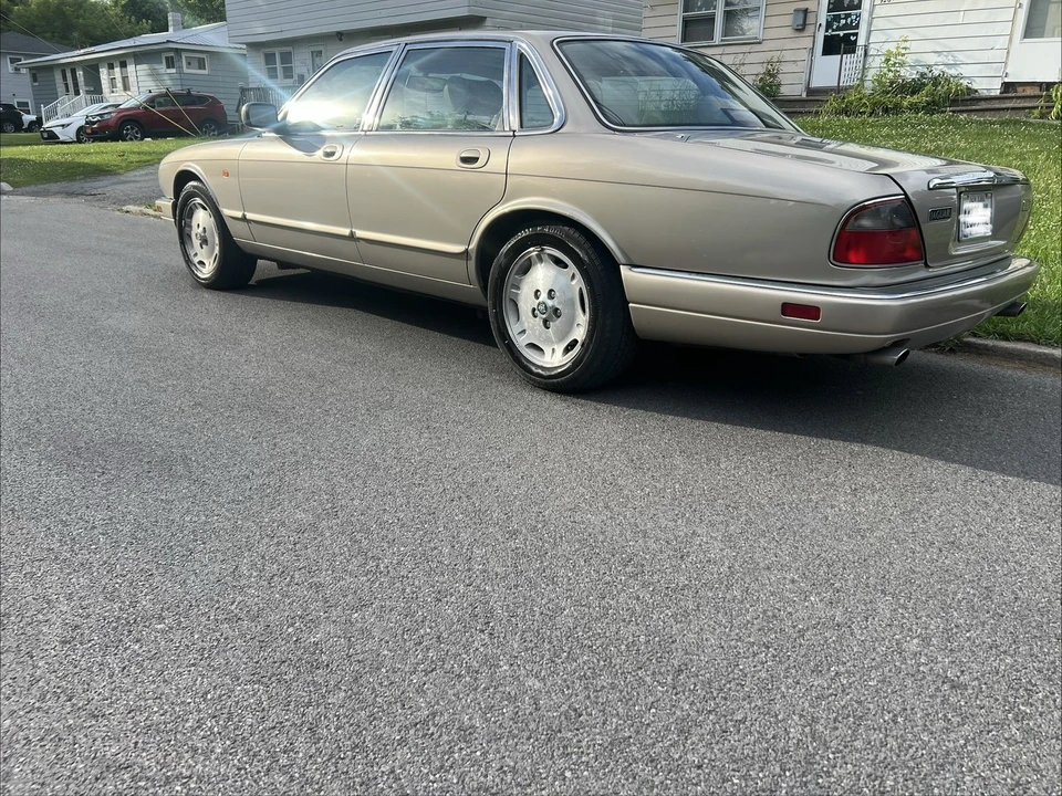 1995 Jaguar X300 XJ - Image 4 of 24