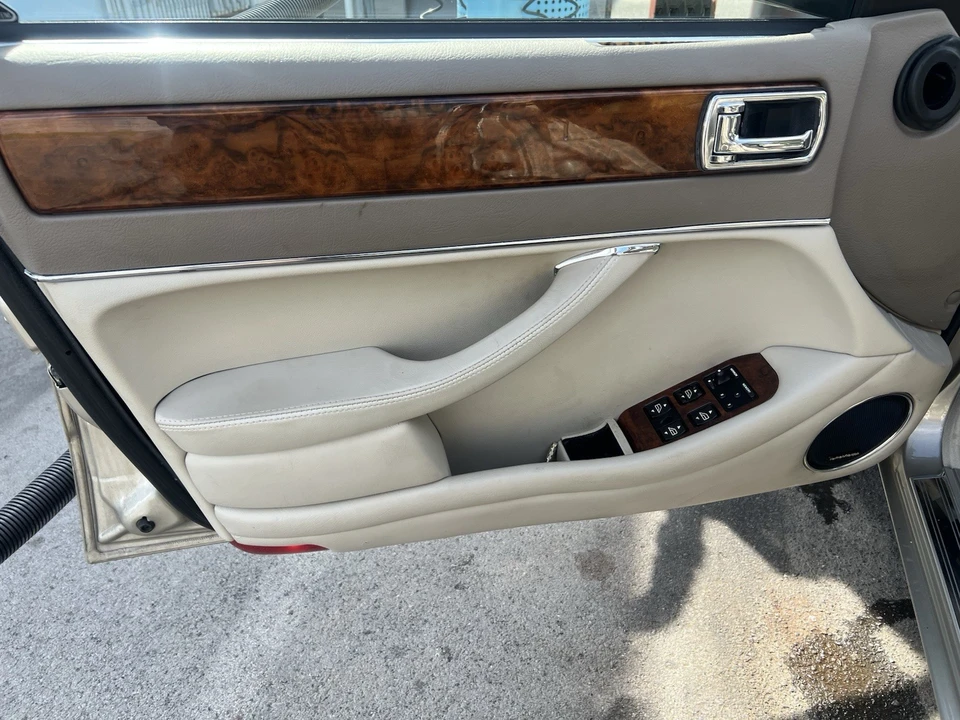 1995 Jaguar X300 XJ - Image 8 of 24