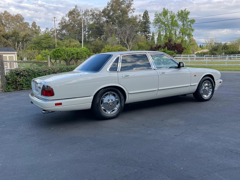 1995 Jaguar X300 XJ - Image 15 of 31