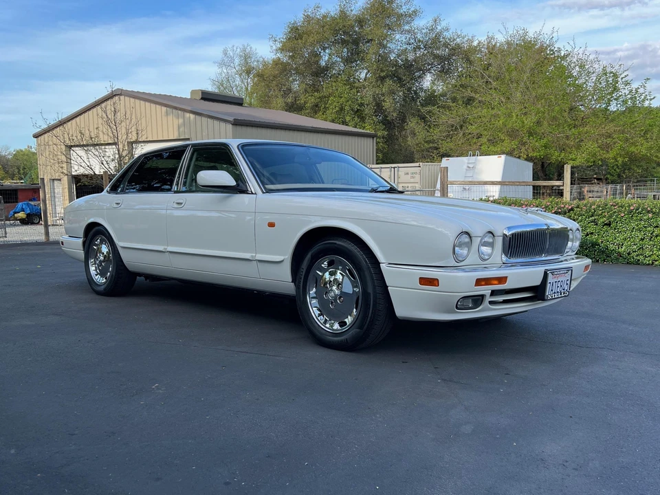 1995 Jaguar X300 XJ - Image 2 of 31