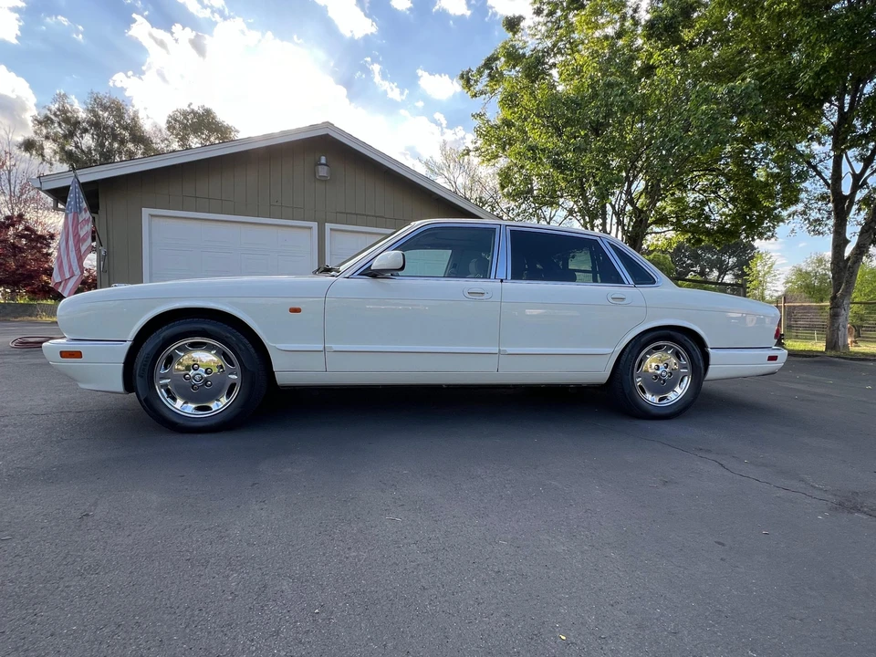 1995 Jaguar X300 XJ - Image 8 of 31