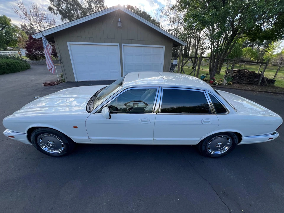 1995 Jaguar X300 XJ - Image 9 of 31