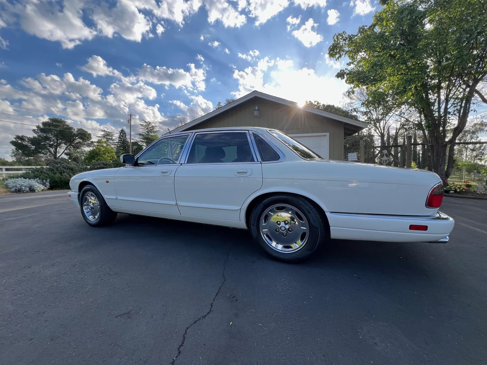 1995 Jaguar X300 XJ - Image 10 of 31