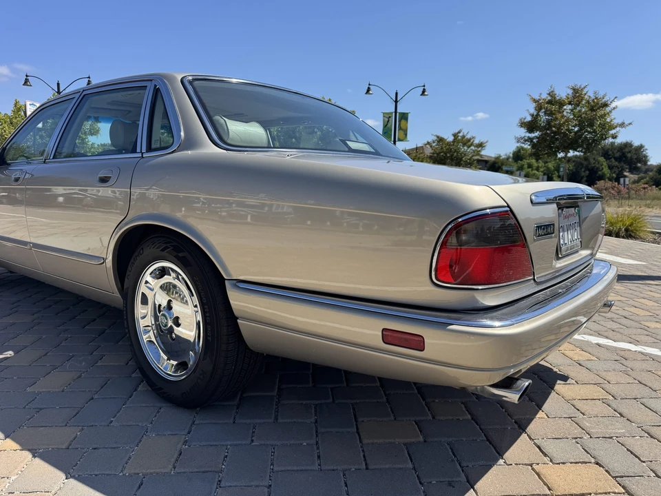 1995 Jaguar X300 XJ - Image 8 of 31