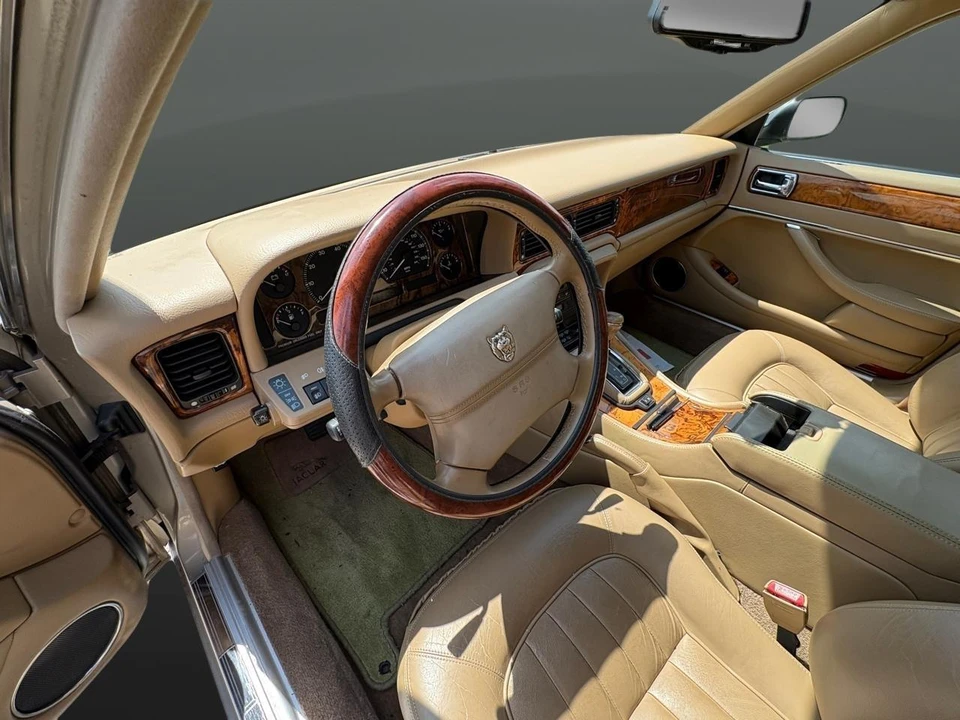 1995 Jaguar X300 XJ - Image 25 of 30