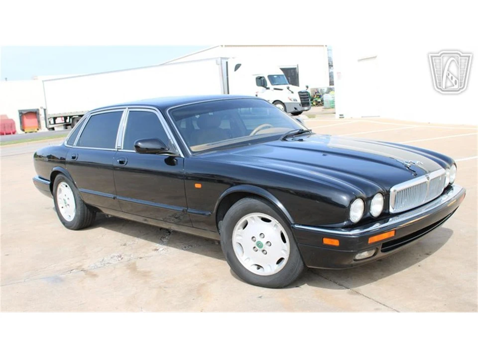 1995 Jaguar X300 XJ - Image 2 of 31