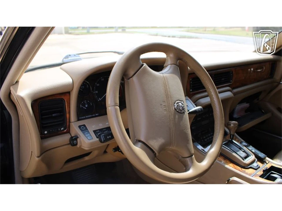 1995 Jaguar X300 XJ - Image 10 of 31