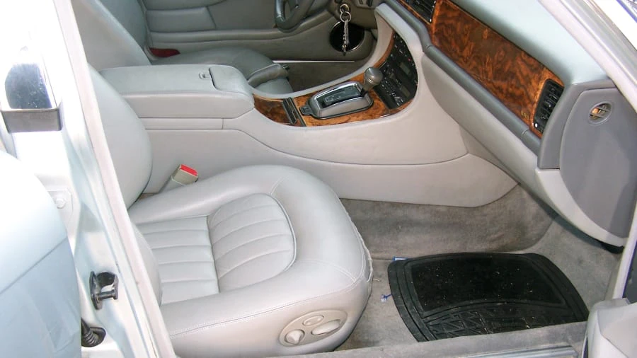 1995 Jaguar X300 XJ - Image 2 of 8