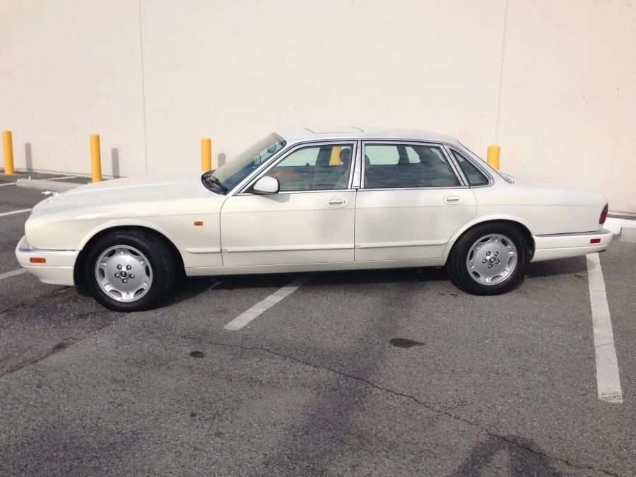 1995 Jaguar X300 XJ - Image 2 of 7