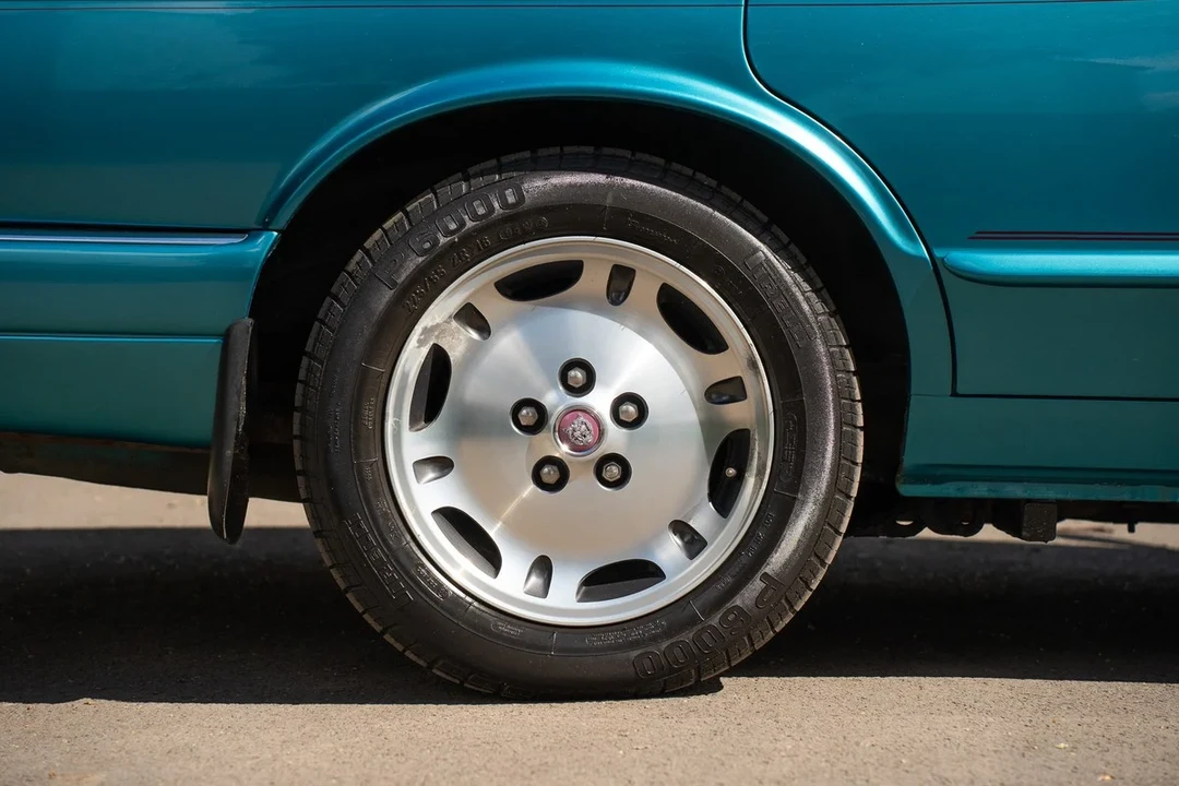 1995 Jaguar X300 XJ - Image 13 of 30