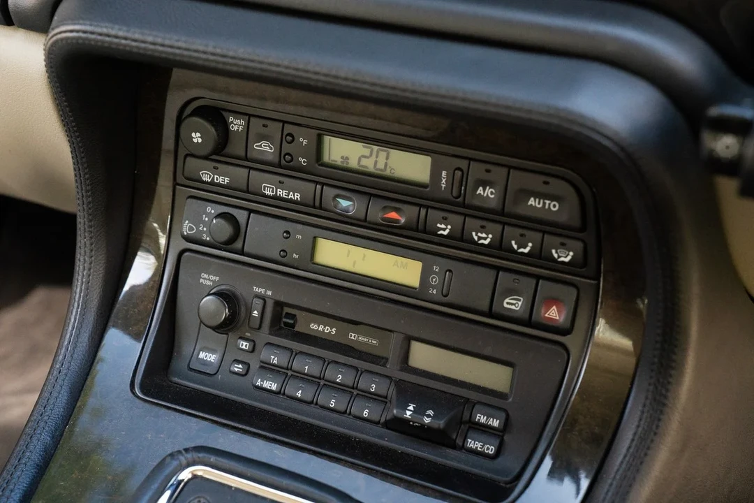 1995 Jaguar X300 XJ - Image 27 of 30