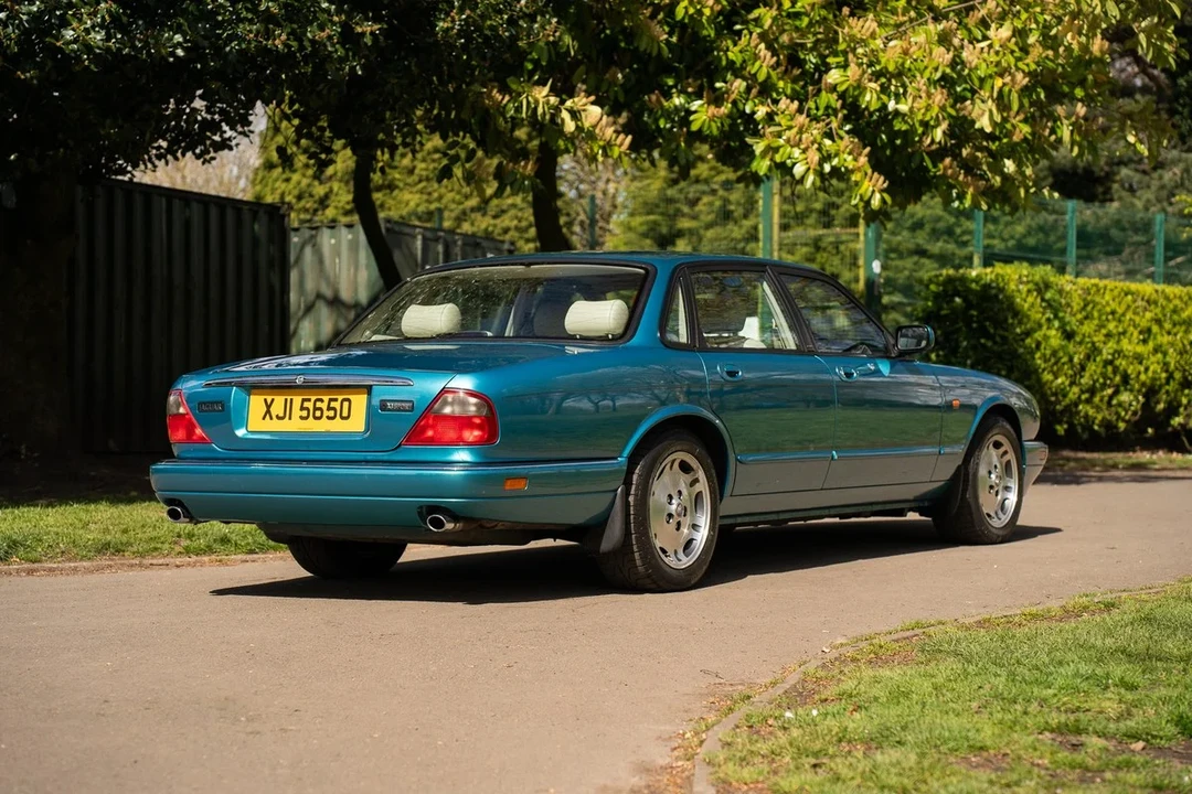 1995 Jaguar X300 XJ - Image 11 of 30