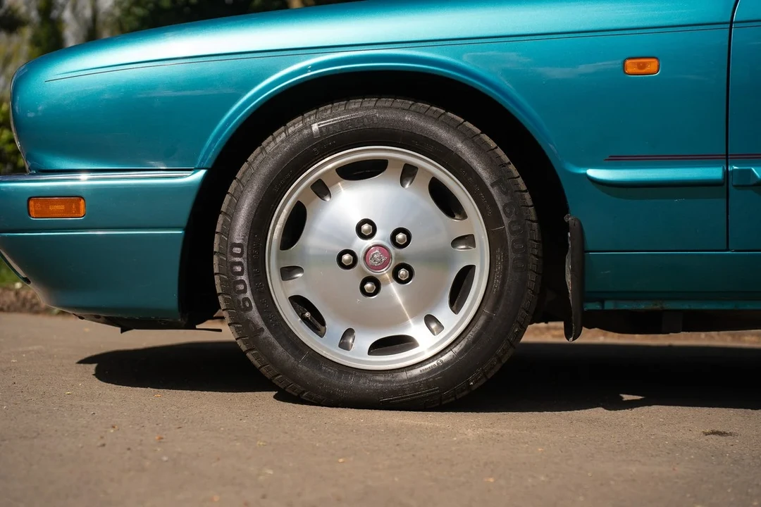 1995 Jaguar X300 XJ - Image 14 of 30